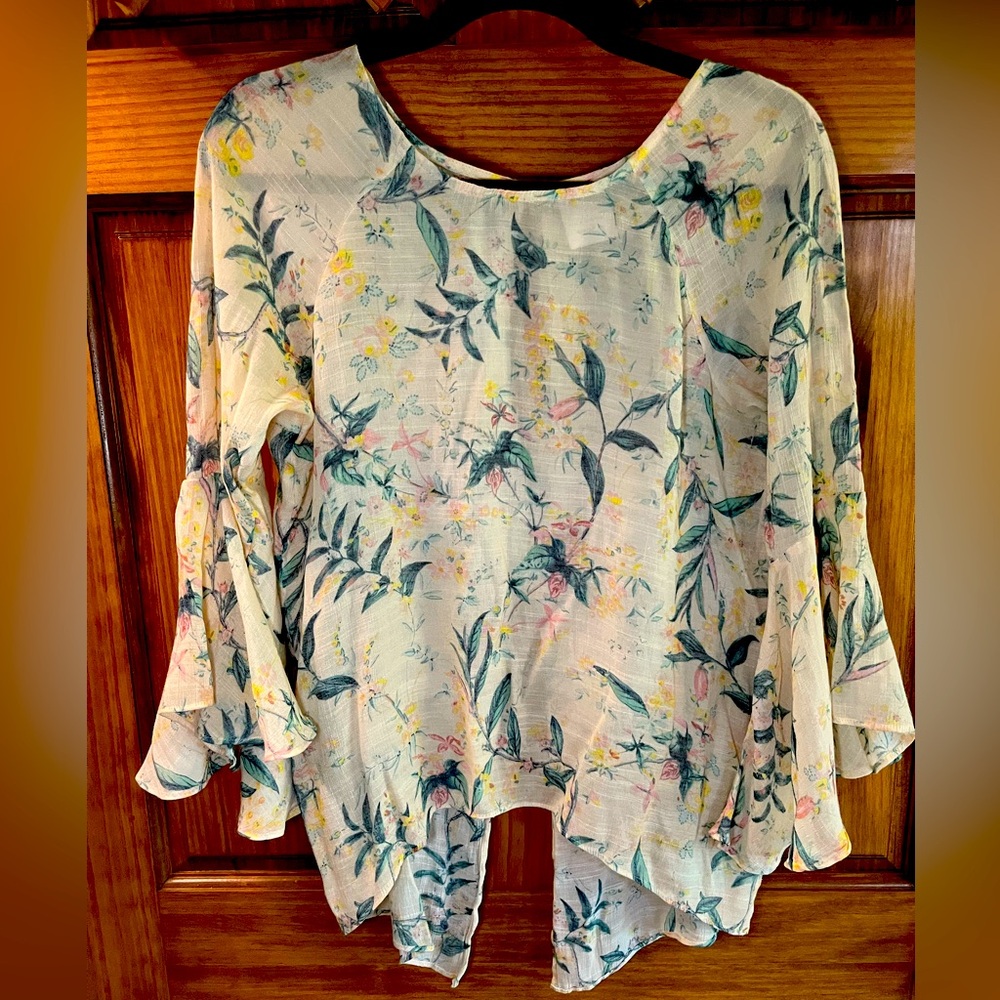 LC Lauren Conrad semi sheer blush pink floral blouse w/bell sleeves & open back
